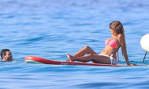 Leo Messi şi Antonella Roccuzzo se bucură de apă şi de soare la Ibiza jpeg