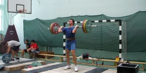 Alba Iulia: Peste 160 de sportivi la Campionatul Naţional de Haltere
