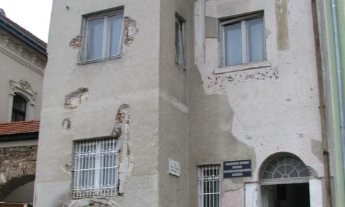 Casa Iancu de Hunedoara se prăbuşeşte din cauza neînţelegerilor între proprietari jpeg