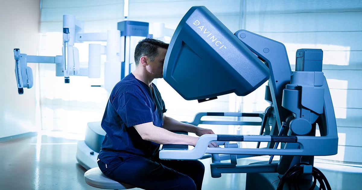 MedLife investește în tehnologie de vârf: doi roboți da Vinci pentru chirurgie robotică