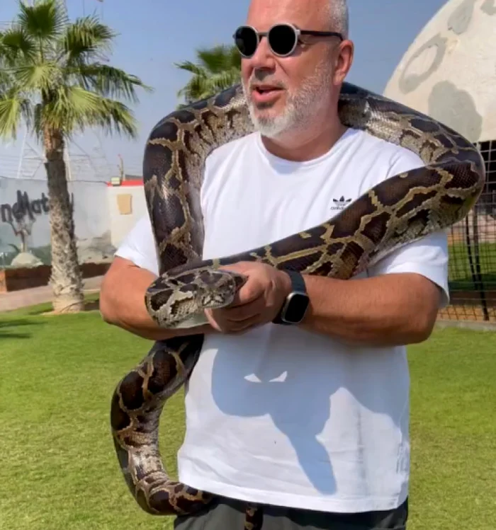 Antrenorul s-a îndrăgostit de șerpi în 2022, când a vizitat o grădină zoologică. Foto Instagram