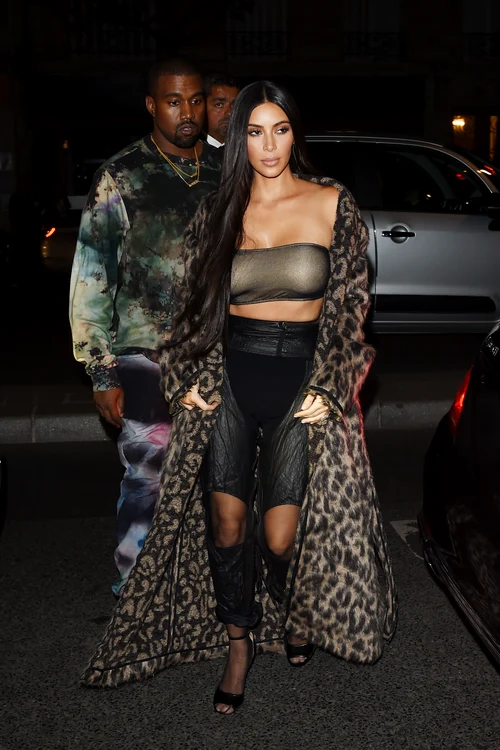 Kanye West a promis că nu-i va mai lăsa singuri pe soția sa și pe cei doi copii ai lor