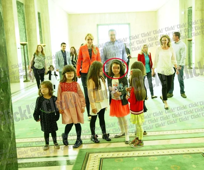 
    Irina Octavia a venit cu părinţii ei, Victor şi Daciana Ponta, dar şi cu prietenele (FOTOGRAFII: DORIN CONSTANDA)  