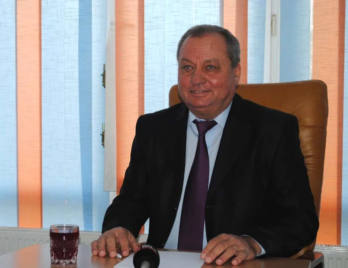 Marin Bobeş râvneşte acum la scaunul de primar al Slatinei, ocupat în ultimii ani de către unul dintre foştii săi subalterni, Darius Vâlcov