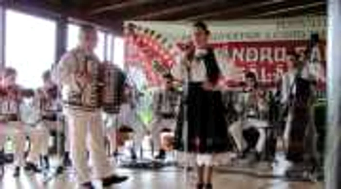 Ansamblul "Meseşul" colindă vineri la Cluj