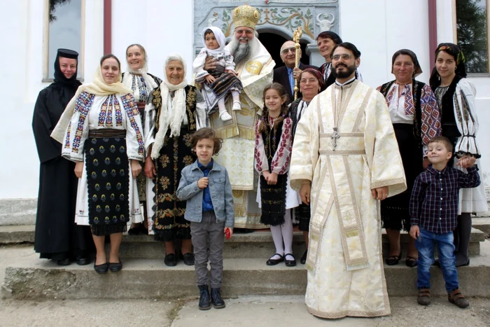 „Se cuvine să recunoaştem că Biserica aproape singură, când nu e Şcoala cum ar trebui, ţine încă neapărat la ideea de identitate.”