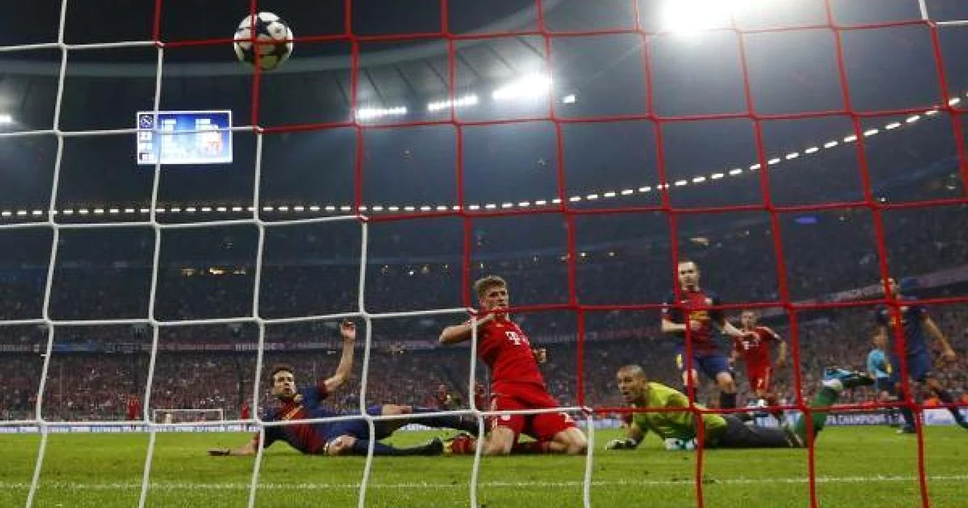 Muller înscrie golul de 4-0. FOTO: Reuters