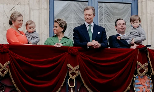 Marele Duce Henri, Marea Ducesa Maria Teresa, Marele Duce Guillaume, Marea Ducesa Stephanie, Printul Charles si Printul Francois FOTO Kary Barthelmey, Maison du Grand Duc (1) jpg