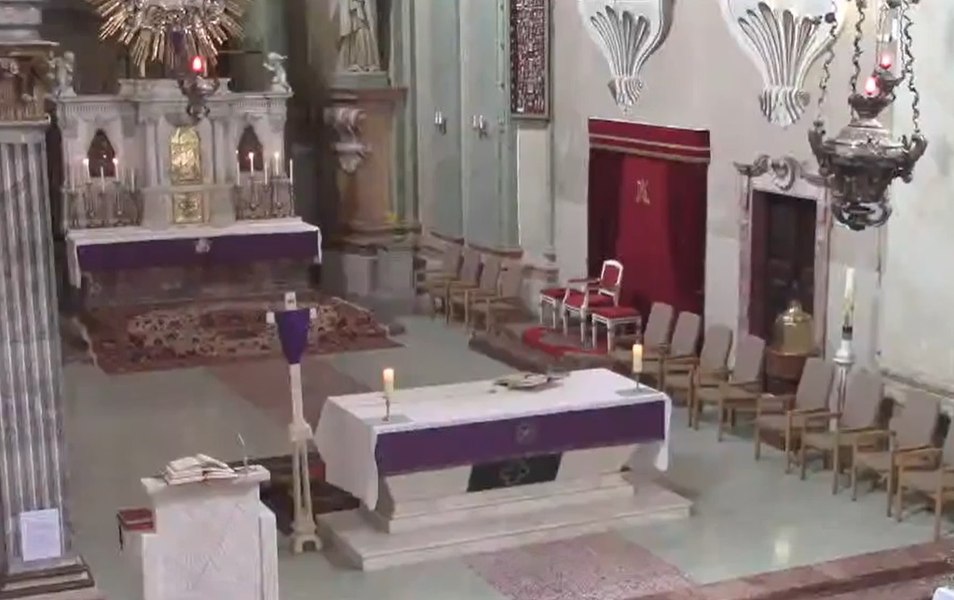 Catolicii celebrează Paștele duminică, 31 martie. Stropitul, cea mai cunoscută datină VIDEO