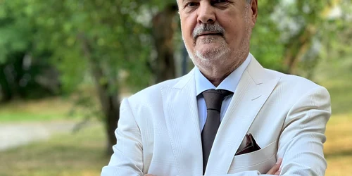 Adrian Năstase FB  Adrian Năstase jpg