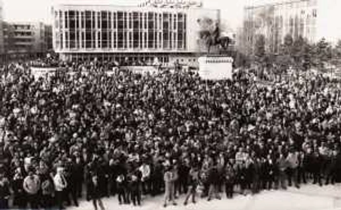 Piaţa Civică pe 22 decembrie 1989