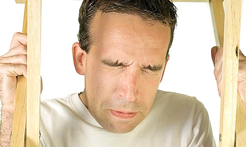 Cel mai important sfat care  trebuie urmat este acela de a nu încerca să părăsim  locuinţa fugind pe scări jpeg