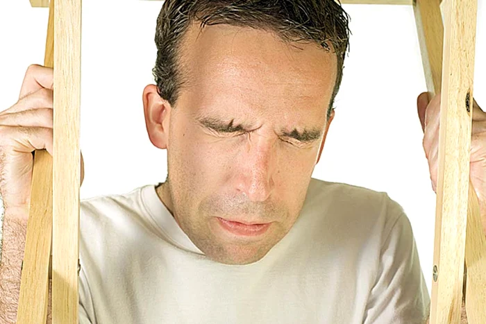 Cel mai important sfat care trebuie urmat este acela de a nu încerca să părăsim locuinţa fugind pe scări