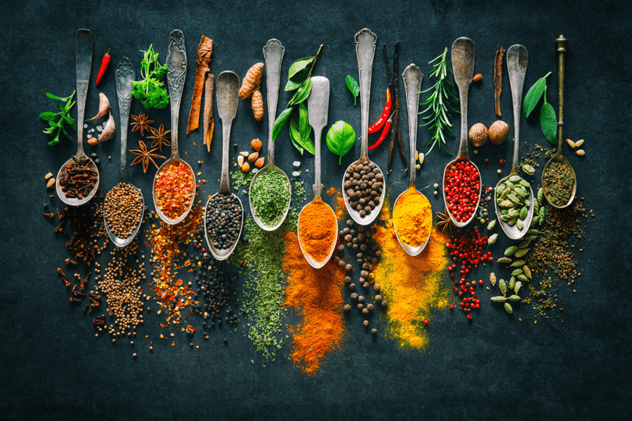 Ghidul condimentelor: cum le combini. Ce se pune la carne, pește, ouă, brânzeturi, legume 
