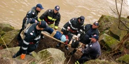Bacău: Doi tineri au pierit înghițiți de ape