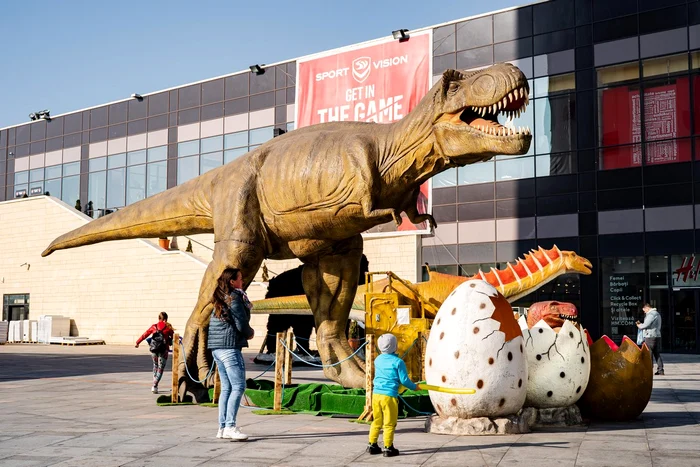 Expoziția de dinozauri animatronici Iulius Mall Suceava jpg