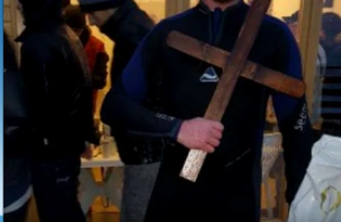 
    Aceasta e crucea scoasă la vânzare pe site-ul de anunţuriFoto: OLX  