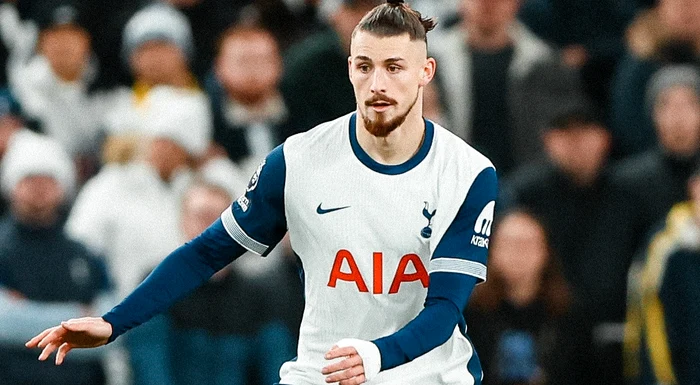 Radu Drăgușin, titular într-un meci de coșmar pentru echipa sa. Foto Facebook Tottenham Hotspur