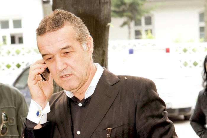 
    Gigi Becali începe campania de achiziţii  