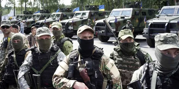 Soldati ucraineni care asteapta sa fie premiati de guvern FOTO AP