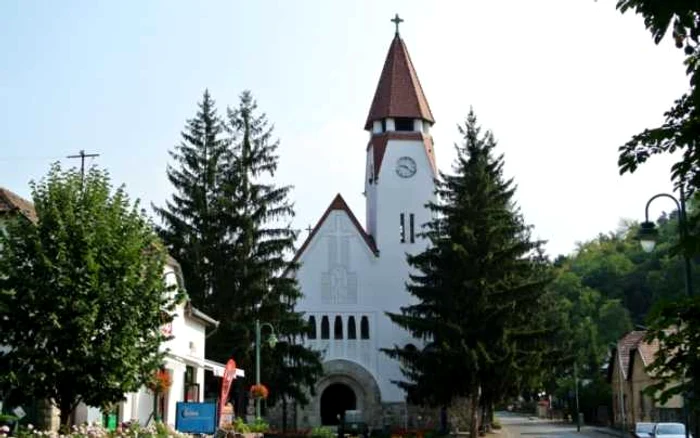 Biserica romano-catolică din Zebegeny