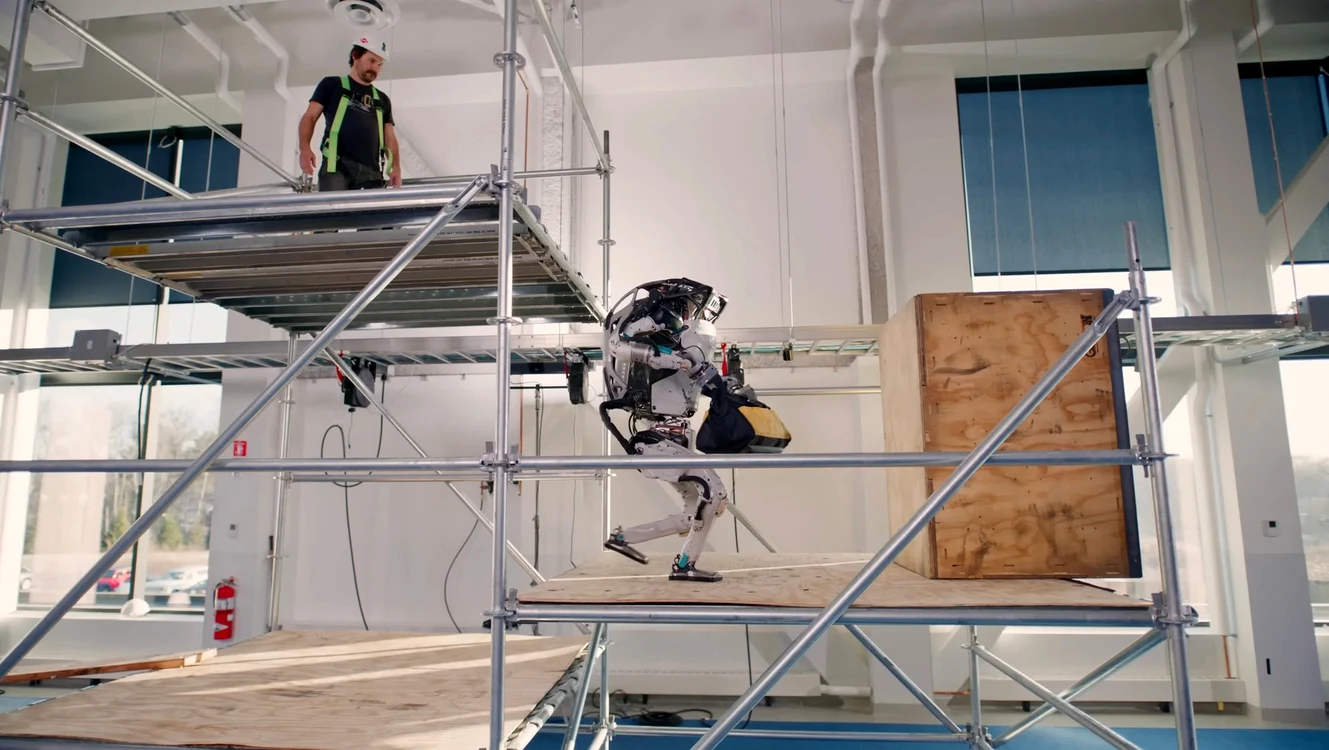 Robotul Atlas de la Boston Dynamics poate acum să lucreze pe șantier. FOTO Profimedia