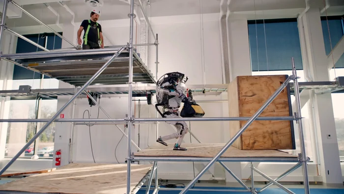 Robotul Atlas de la Boston Dynamics poate acum să lucreze pe șantier. FOTO Profimedia