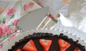 tartă de ciocolată cu căpşuni no bake jpeg