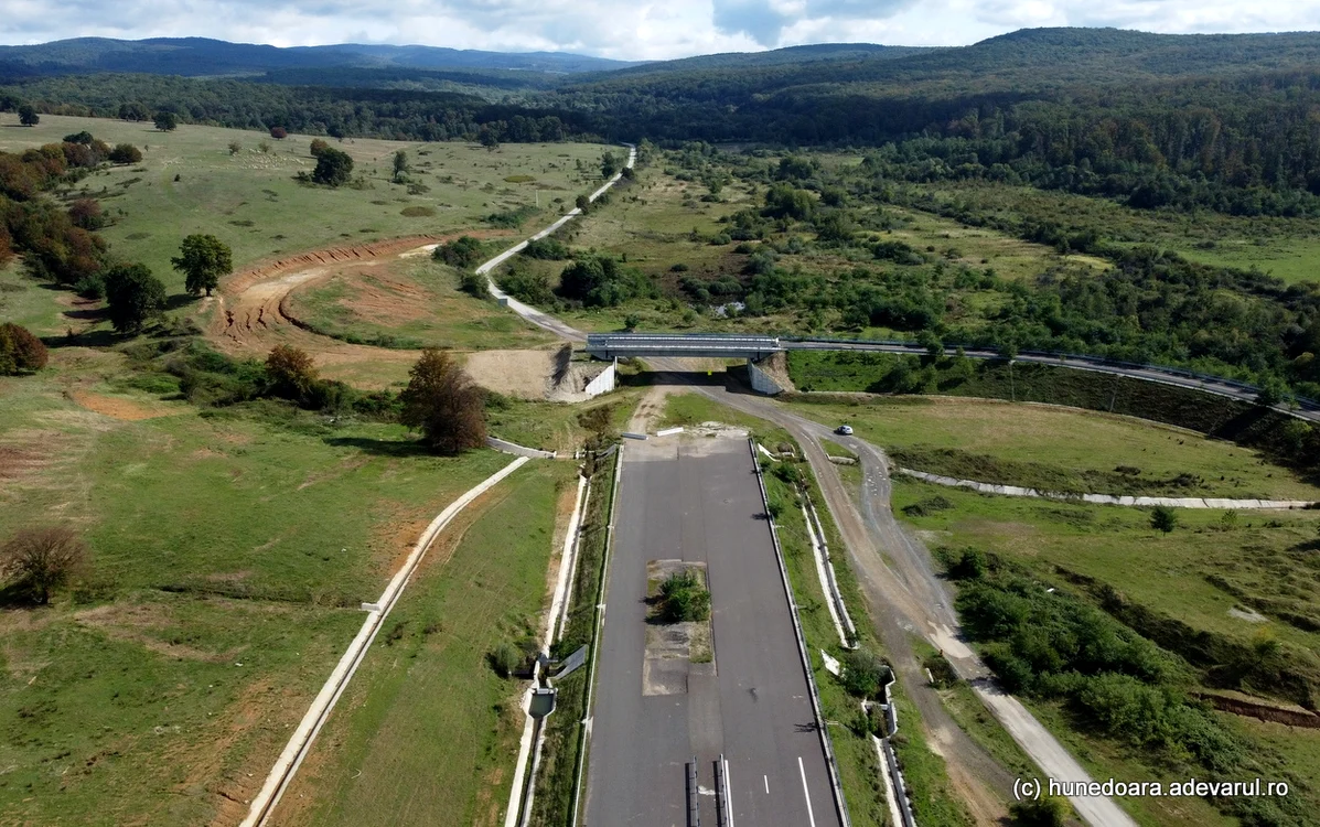 Margina. Aici va începe construcția sectorului lipsă din Autostrada Lugoj - Deva. Foto: Daniel Guță