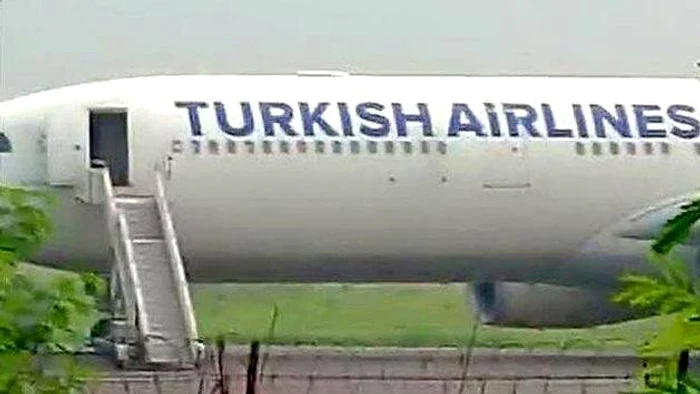 
    La bordul avionului Turkish Airlines se aflau 256 de pasagerifoto: Twitter  