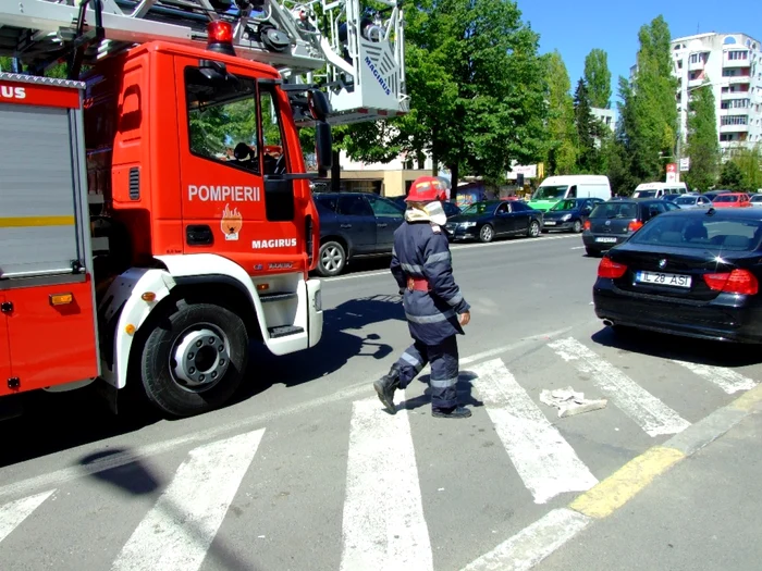 Bucată de tencuială desprinsă de pe un bloc din Constanţa Foto Sînziana Ionescu