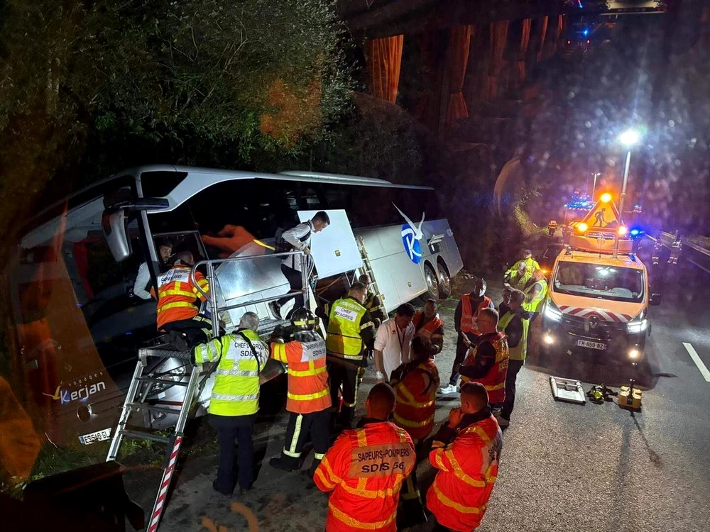 Autocarul care îi transporta pe jucătorii naționalei U21 a Luxemburgului   Foto/Luxemburg Times