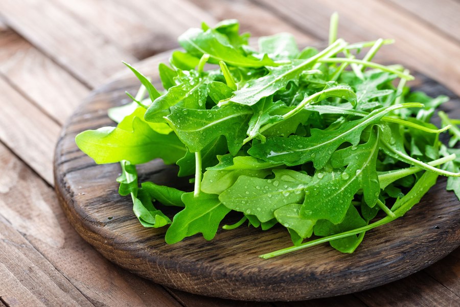 Ce trebuie să știi despre rucola. Beneficiile și riscurile la care te supui când o consumi