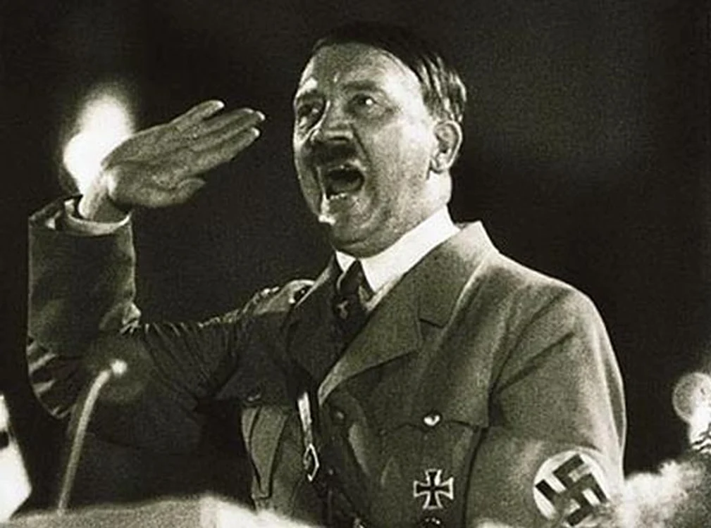 
    Dacă ar fi fost selecţioner, probabil Hitler i-ar fi dat afară de la naţionala Germaniei pe polonezii Miroslav Klose şi Lukas Podolski  