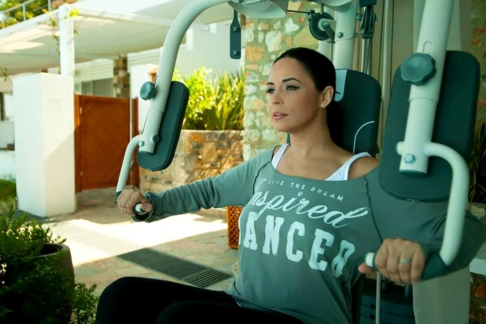 
    Zâna se antrenează de zor pentur a avea o siluetă perfectăFoto: Arhiva personală  