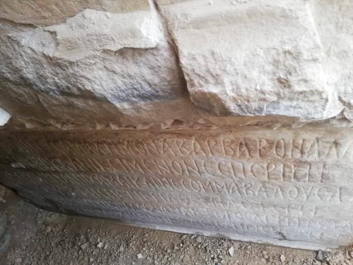 Inscripția descoperită în Marea Moschee din Homs (© Teriz Lyoun)