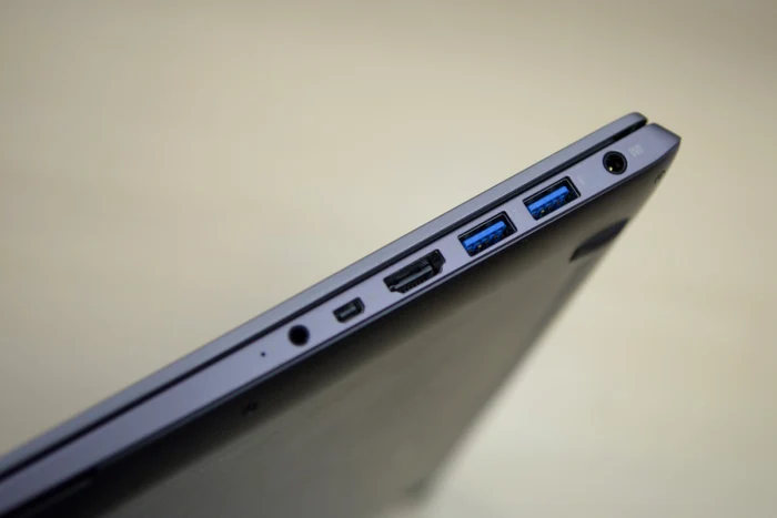 asus u38N foto adevarul