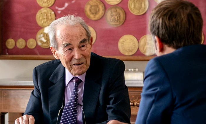 Robert Badinter (foto: Twitter / Emmanuel Macron)