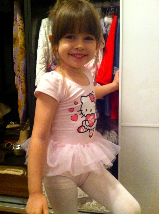 Mikaela, fata Iuliei Albu (foto. facebook)