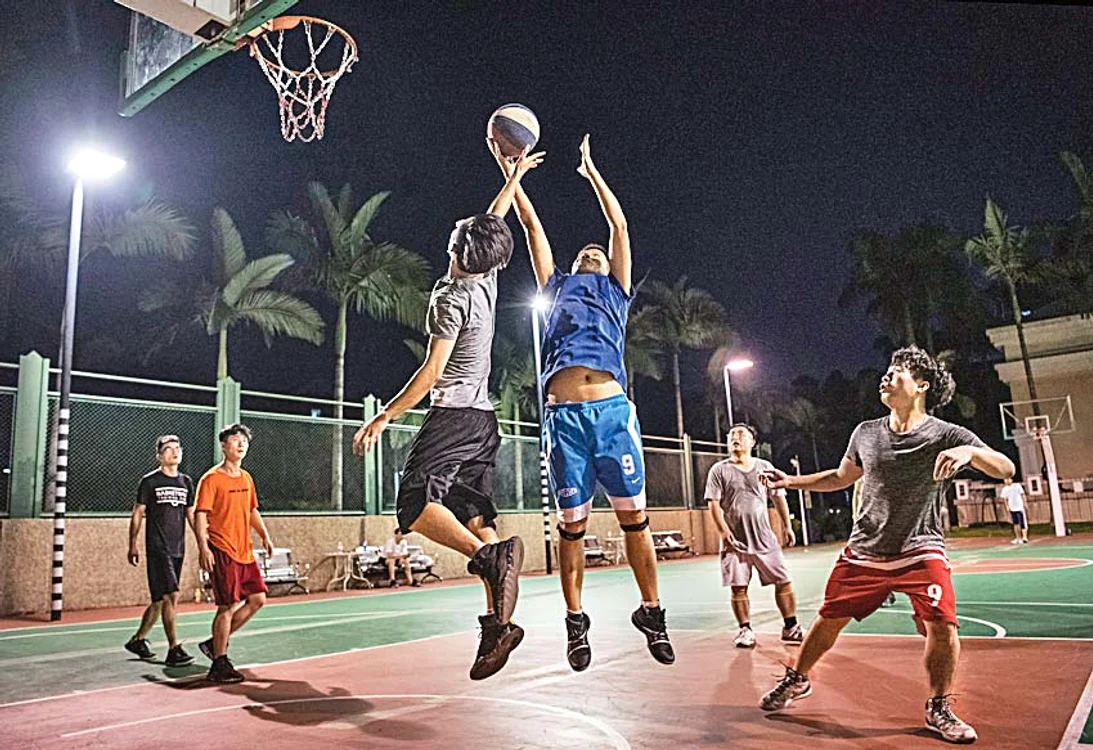 Relaxarea și recuperarea fizică a angajaților se face în săli de fitness sau pe terenurile de sport