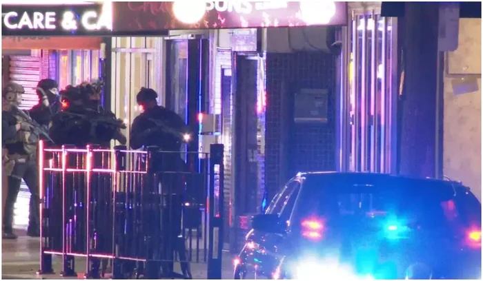 Un bărbat în vârstă de 60 de ani a tras 100 de gloanțe la întâmplare pe o stradă din Sydney.