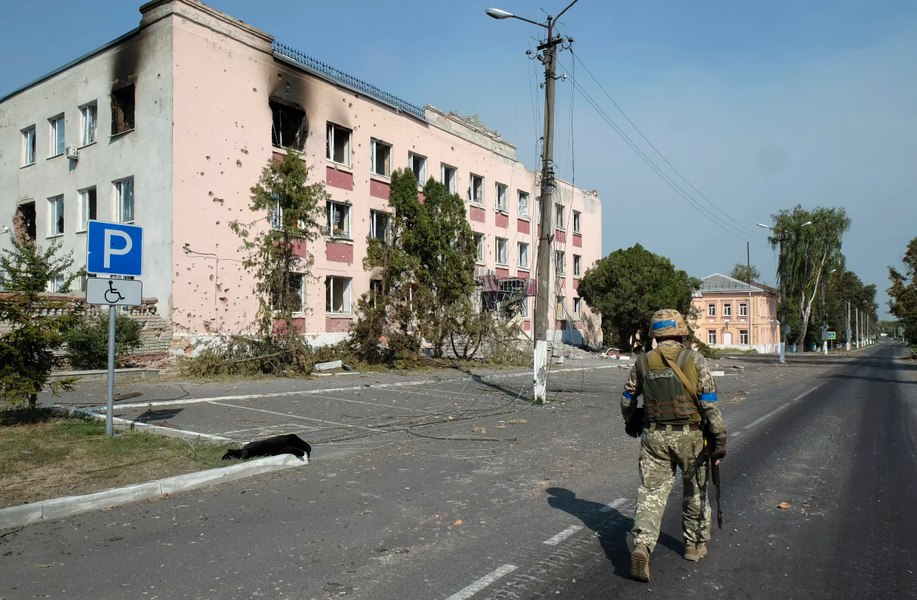 În căutare de întăriri în regiunea Kursk, Kremlinul înarmează o miliție voluntară pentru a opri înaintarea ucraineană