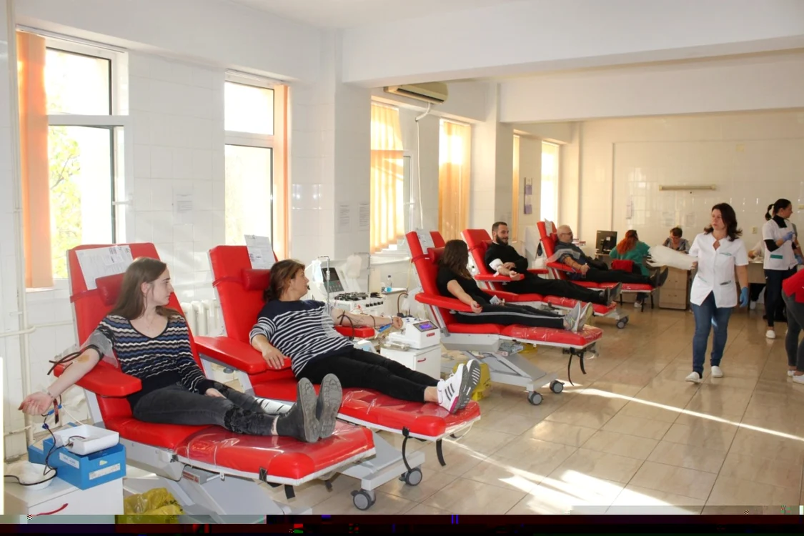 Mai mulţi angajaţi ai centrului de Transfuzii au fost băgaţi în izolare