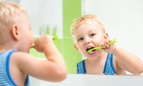 Cum încurajezi un copil să se spele zilnic pe dinţi jpeg