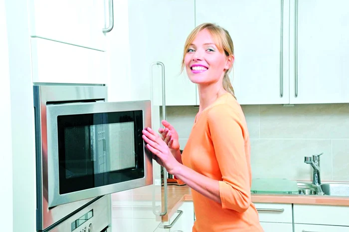 
    Mai citeşte în  revista Click! pentru  femei de vineri  