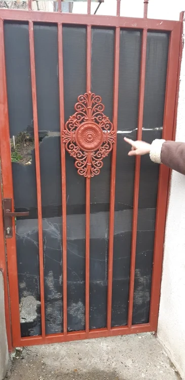 Femeia de 90 de ani a spart ușa vecinei sale Sursă foto: IPJ Tulcea