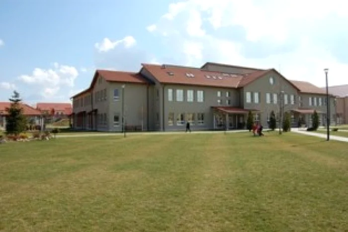 Burse pentru elevii talentaţi, dar fără bani, la Şcoala Americană din Bucureşti FOTO aisb.ro