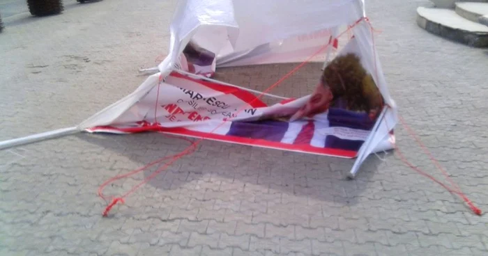 corturi candidati vandalizate