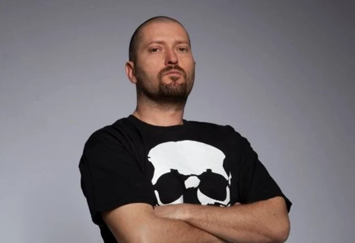 
    Cheloo a recunoscut că a făcut trafic de droguriclick!  