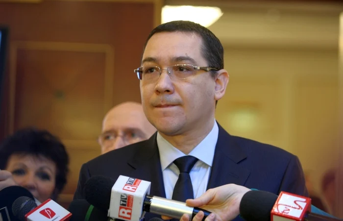 Victor Ponta a renunţat la funcţia de prim-ministru după trei ani şi jumătate de mandat